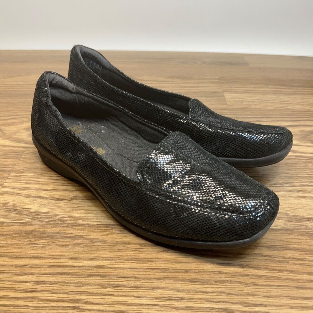 Womens 7 M CLARKS Black Shiny Patterned Leather flat‎ shoe Comfort